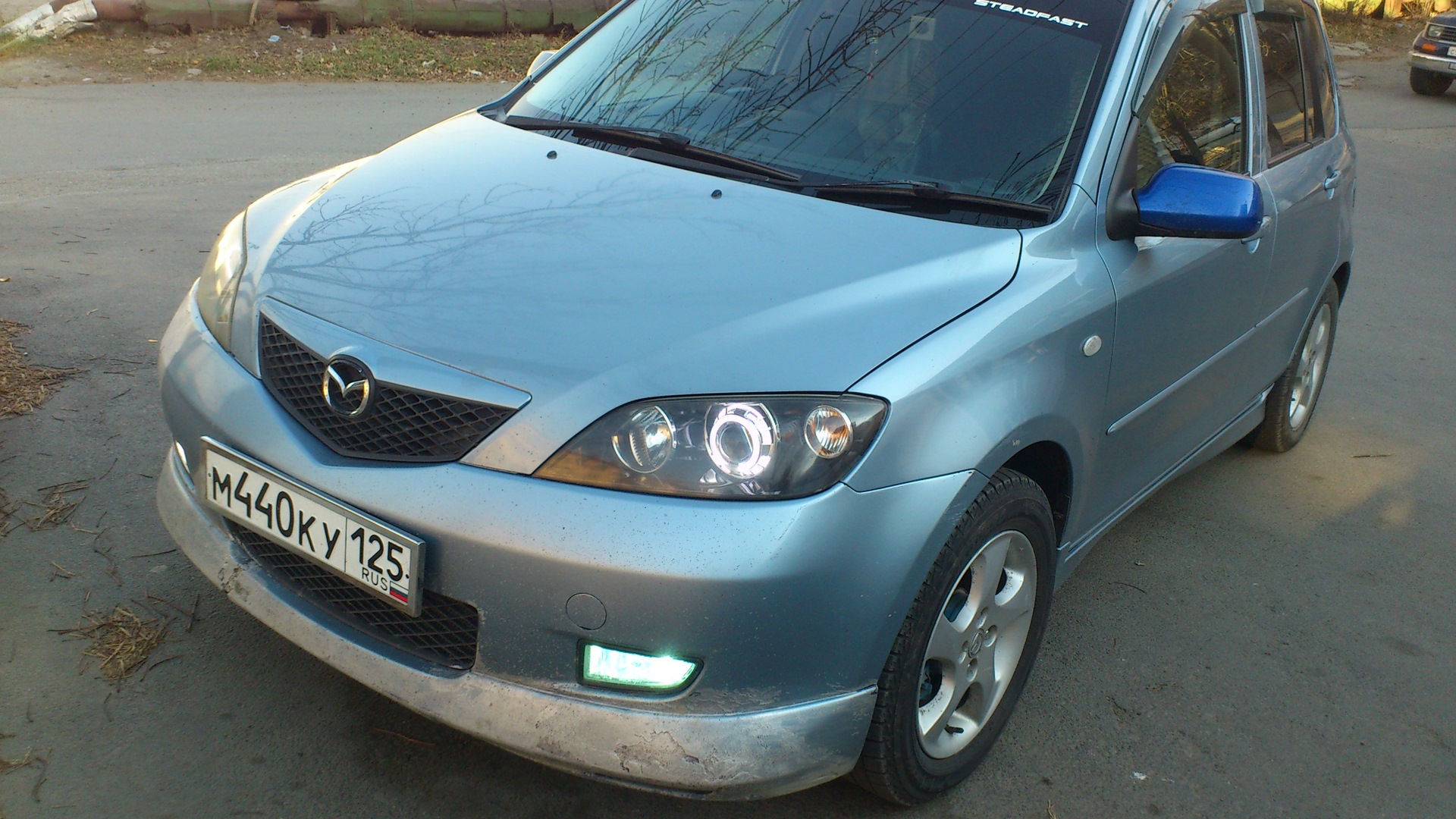 Mazda Demio (2G) 1.5 бензиновый 2003 | Дым на DRIVE2