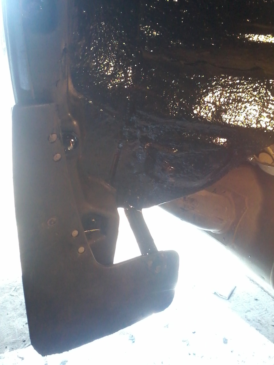 установка задних брызгавиков — Mitsubishi Diamante (2G), 2,5 л, 1995 ...