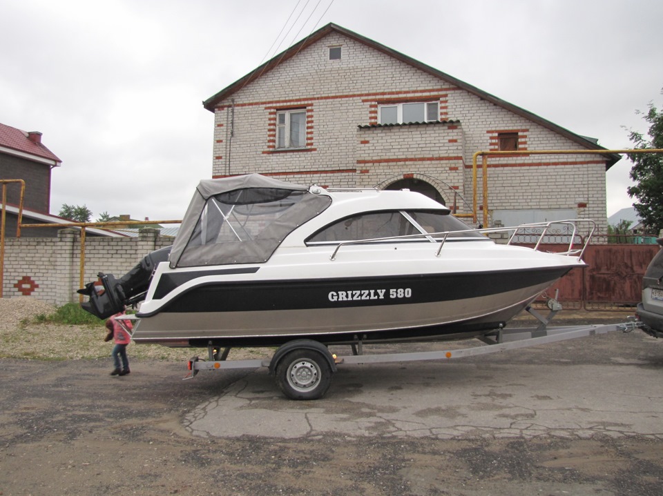 Босфор 580. Grizzly 580 Cruiser. Катер Гризли 580. Катер Grizzly 580. Катер Grizzly 580 Cruiser.