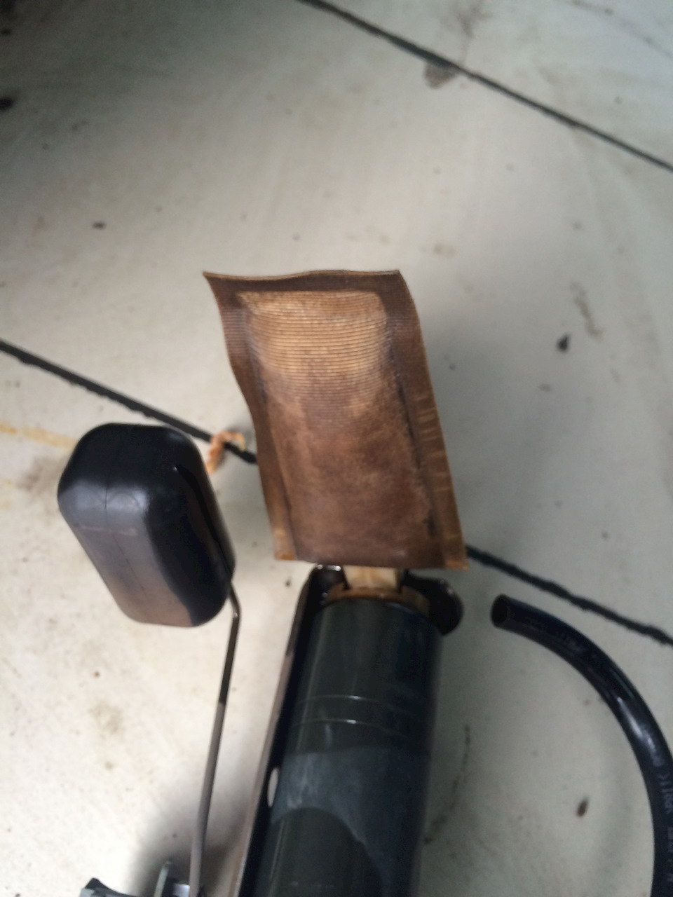 Замена сетки бензонасоса. — Toyota Land Cruiser 100, 4,7 л, 1998 года ...