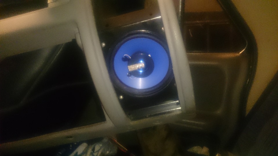 Тянем провода к передним динамикам — ГАЗ 3110, 2,5 л, 1998 года ...