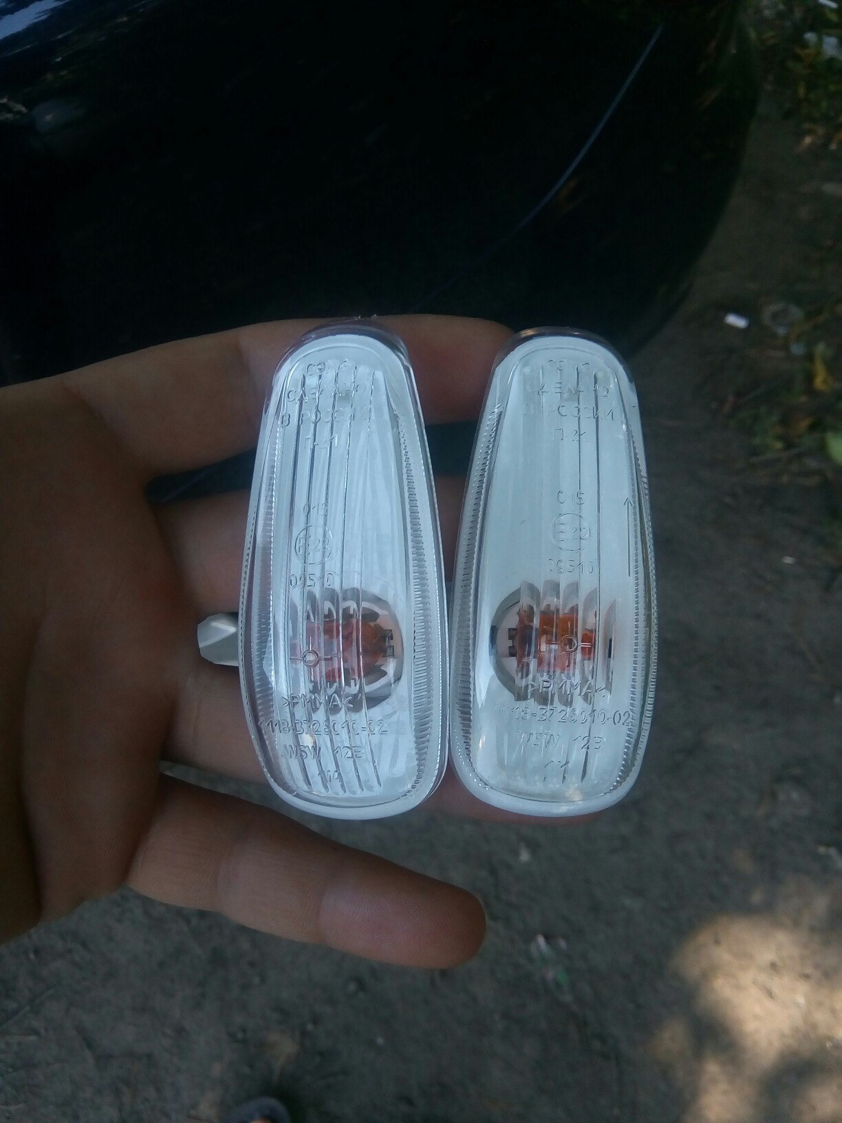 Повторители на крыльях гранта. Повторитель на камаз верхний на крыло. Повторители на крыльях гранта. Повторители на крыльях гранта. Повторитель поворота калина 1.