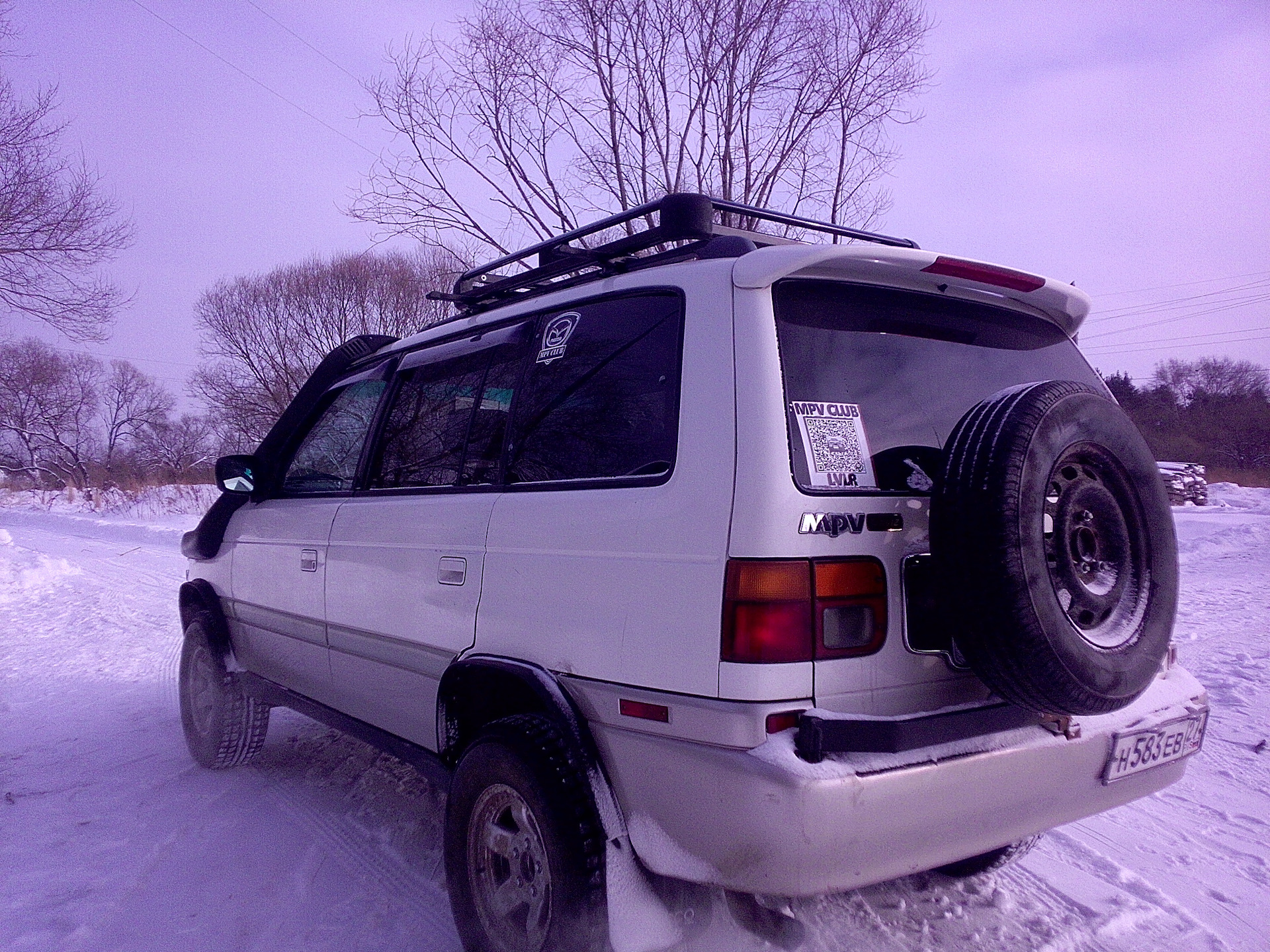 Мазда мпв 1 поколение. Mazda MPV 1997 колеса. Mazda MPV 1996 на больших колесах. Mazda MPV 1 1996. Багажник на Мазда МПВ 1.