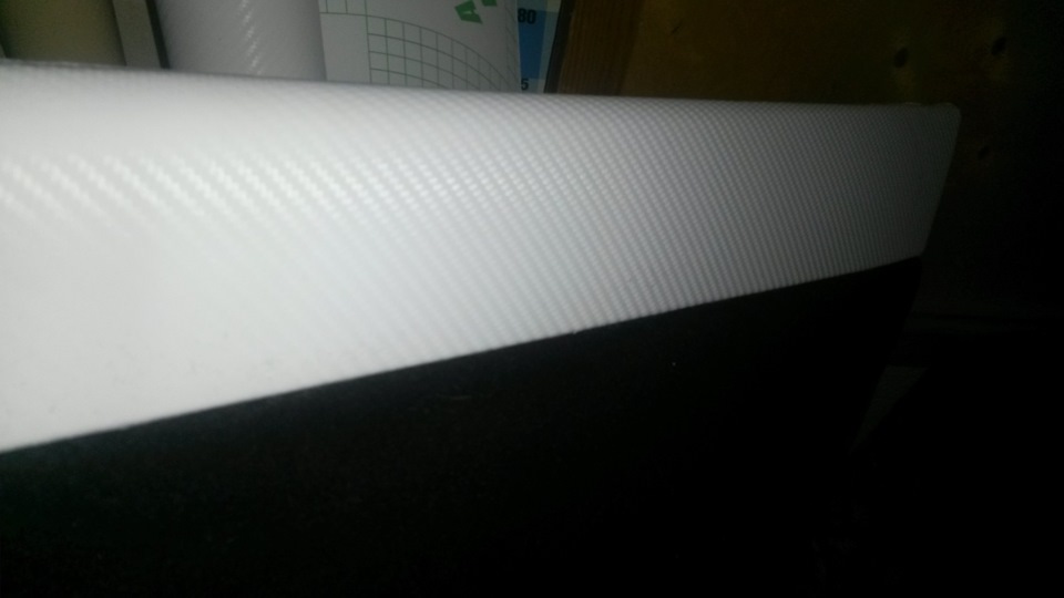 Решил обтянуть двери черным карпетом а пластик сверху белым карбоном ...