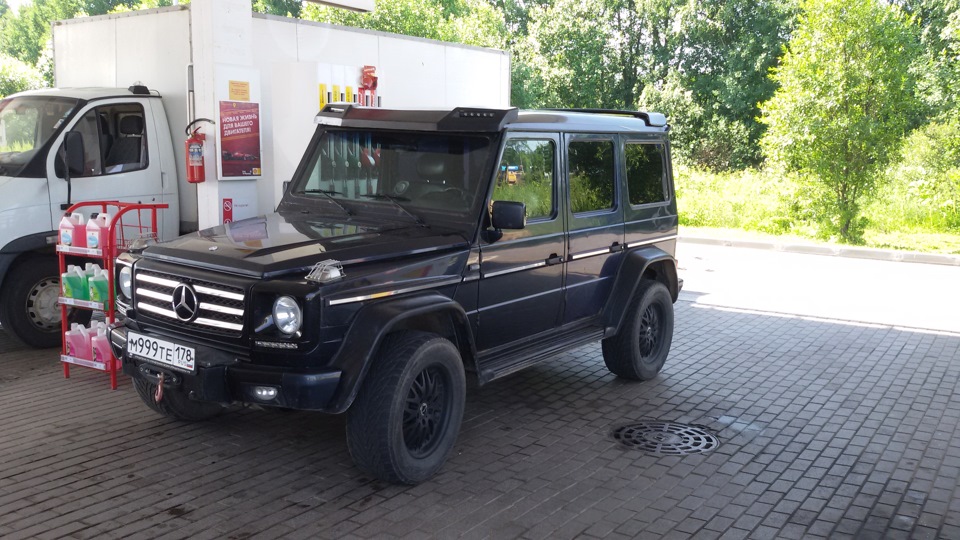 Стекла на гелик. Козырек Мерседес w463. Расширители Гелендваген 4x4. Козырек Гелендваген 463. Козырек на лобовое стекло AMG Mercedes g class w463.