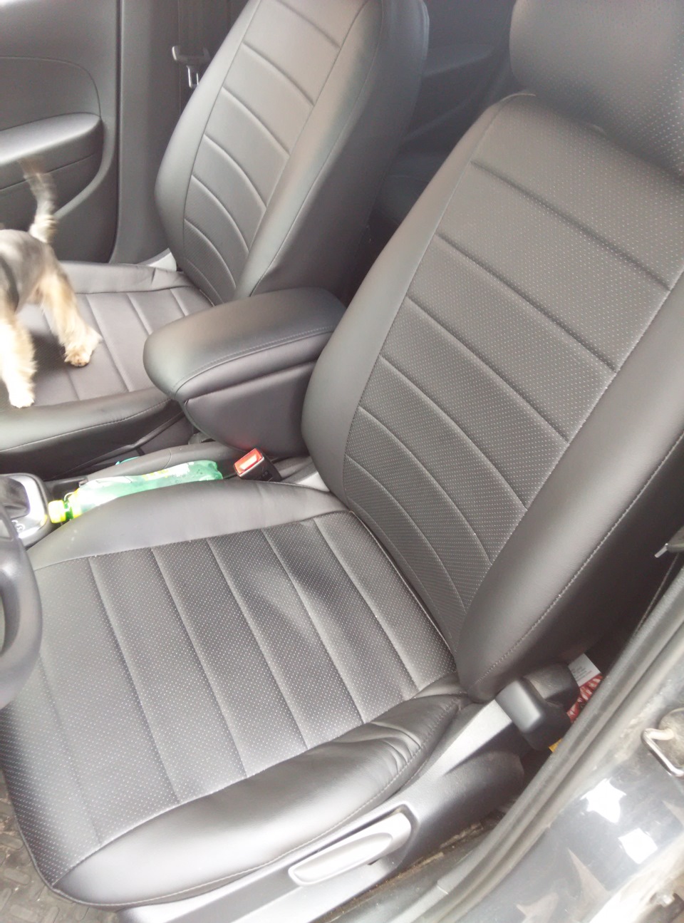 Чехлы и подлокотник — Volkswagen Polo Sedan, 1,6 л, 2012 года ...