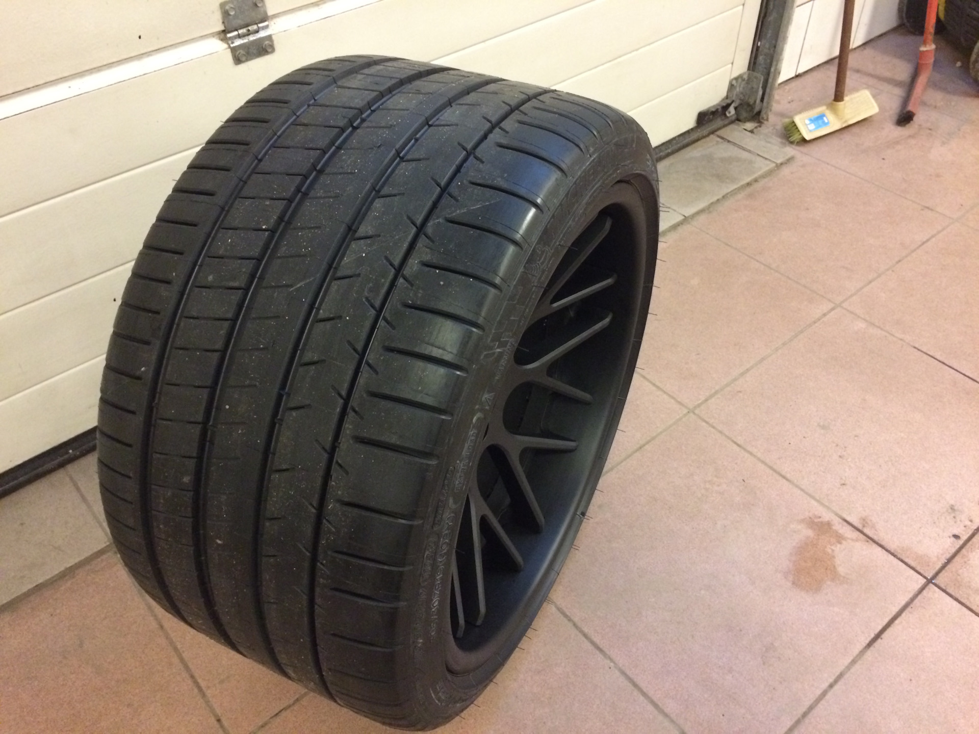 Drive2 шины. 325 /30r18 summaх. 305 35 R21 резина. 265/35 R21 305/30 r21. 285/30 R20.