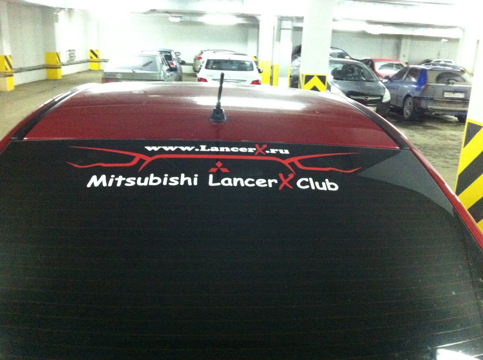 Заднее стекло mitsubishi. Наклейка на лобовое стекло Mitsubishi Lancer 9. Наклейка на лобовое стекло Мицубиси Лансер 10. Ланцер 10 заднее стекло.