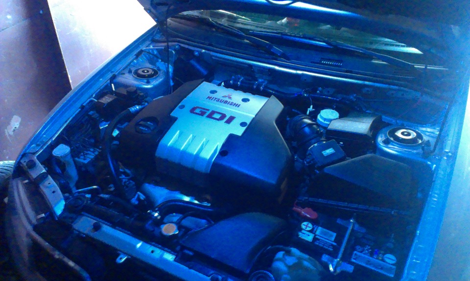 Порядок и подсветка под капотом — DRIVE2