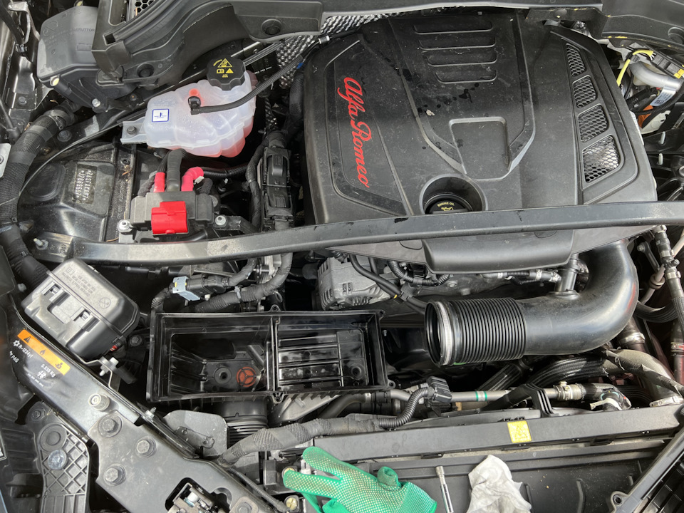 Замена воздушного фильтра — Alfa Romeo Stelvio, 2 л, 2018 года ...