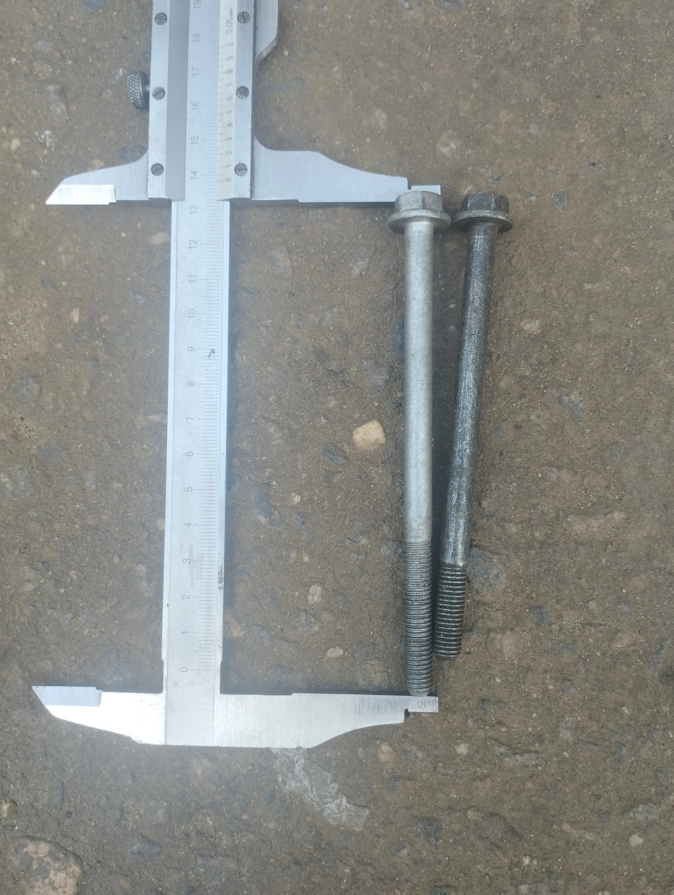 Болт на клык на замену оригинальному — Audi A6 Avant (C5)