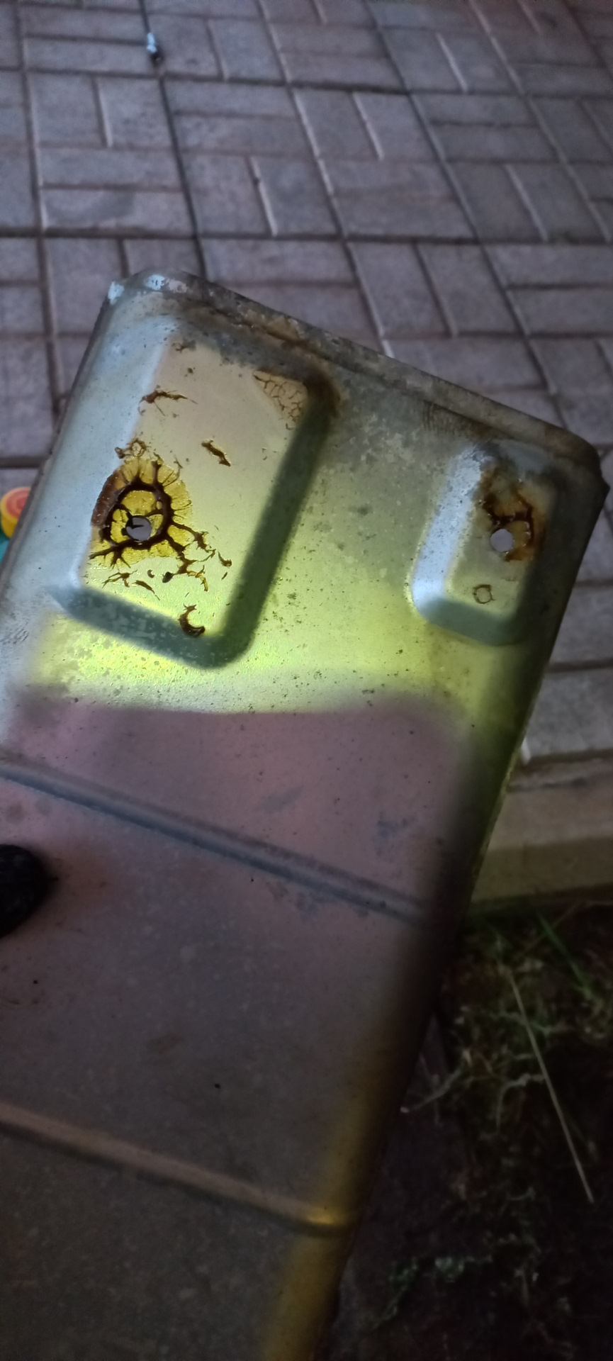 Обработка пушсалом под экранами и подтяжка ручника — Lada Гранта (2G ...