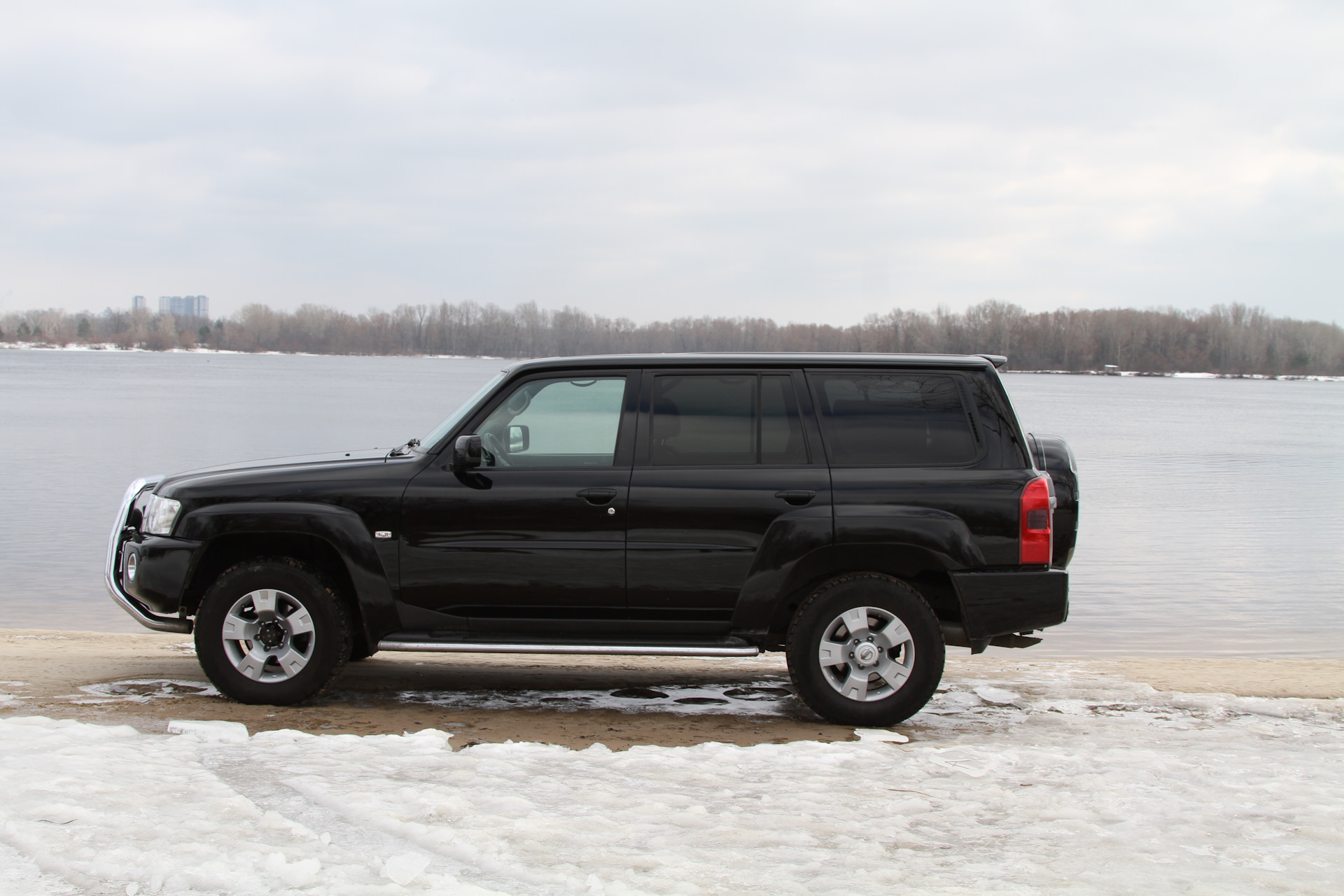 Nissan Patrol y61 пустыня