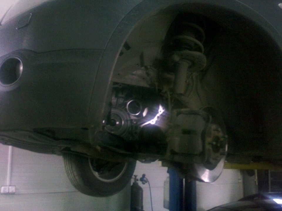 Откручена крышка, вынуты конуса с ремнем — Nissan Qashqai (1G)