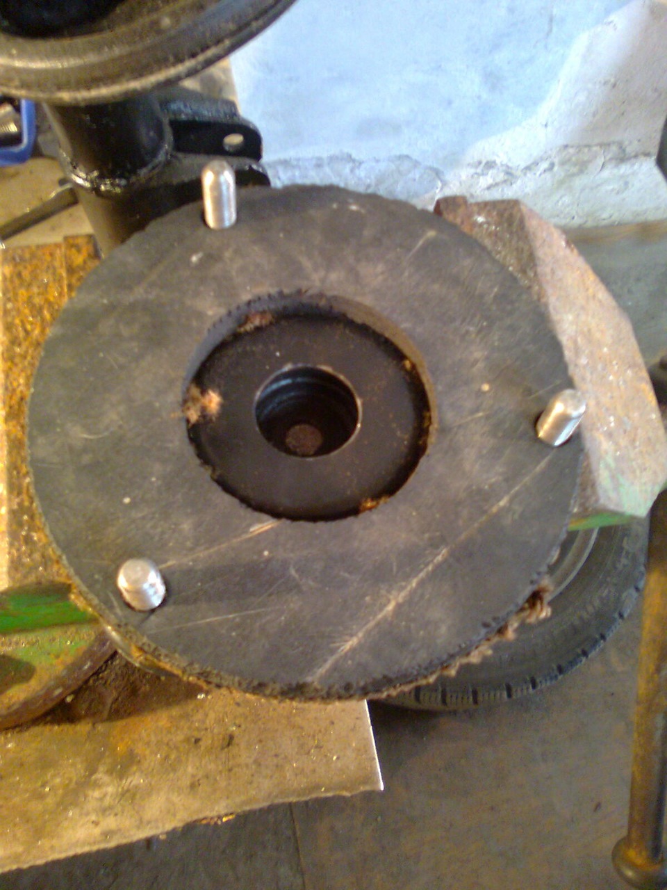 сборка амортизатора часть 2 — Mitsubishi Space Star, 1,8 л, 2003 года ...