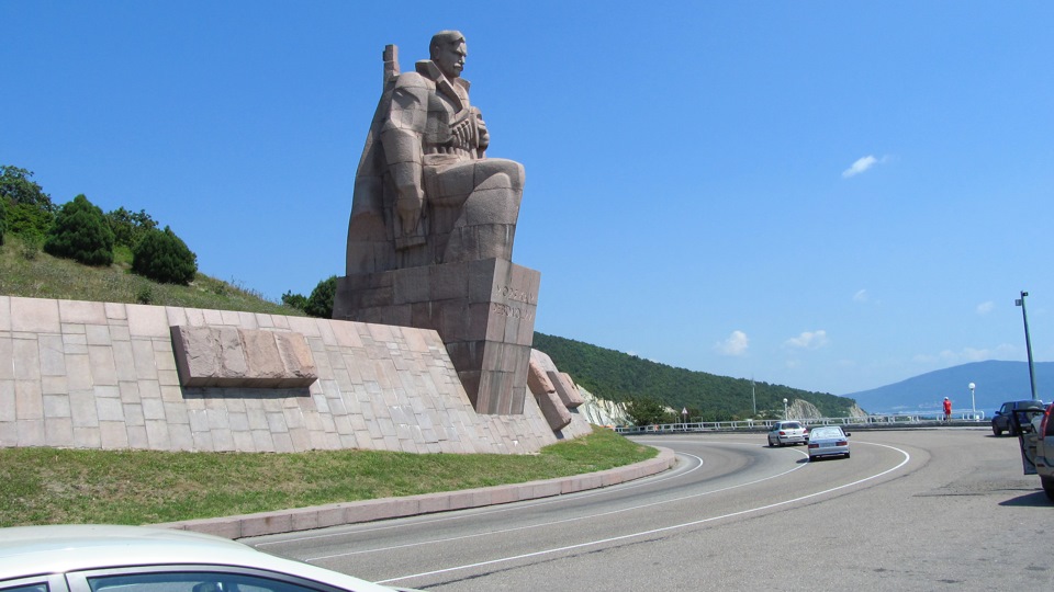 Дон краснодарского. Липецк Ростов. Донской Краснодар. Путешествие Липецк Краснодар. Памятник папа и дочка картинки Архипо-Осиповка.