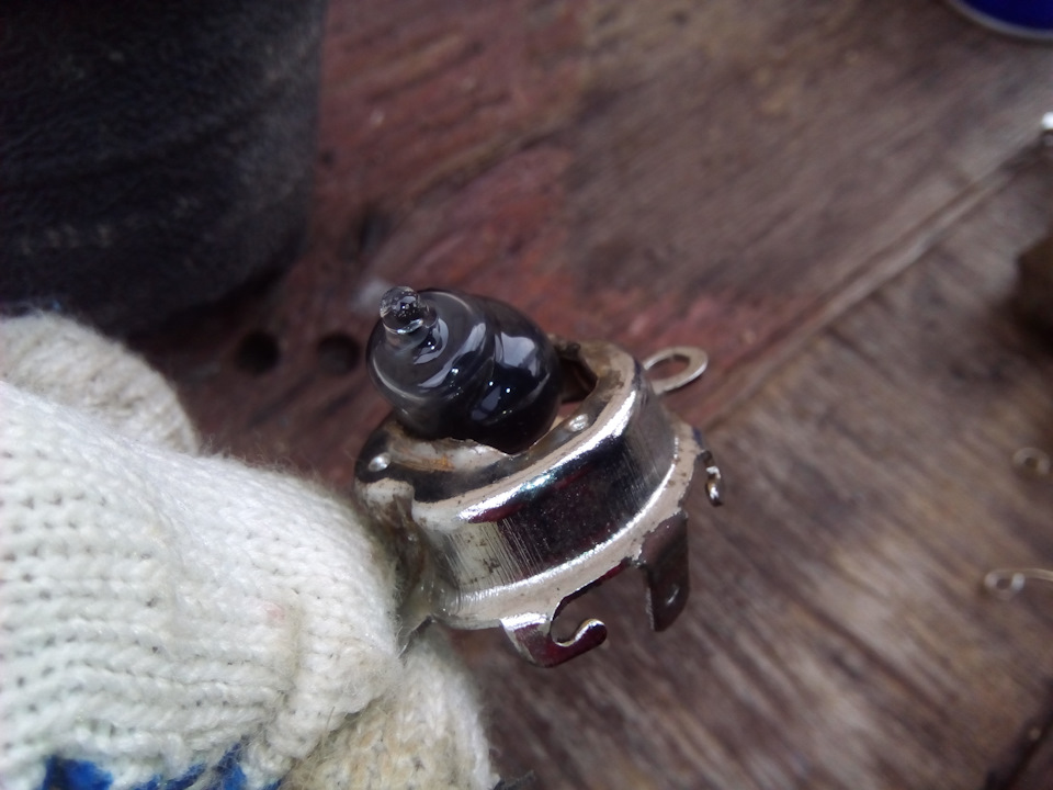 Замена лампочки в передней ПТФ Ховер Н3 — Great Wall Hover, 2 л, 2011 ...