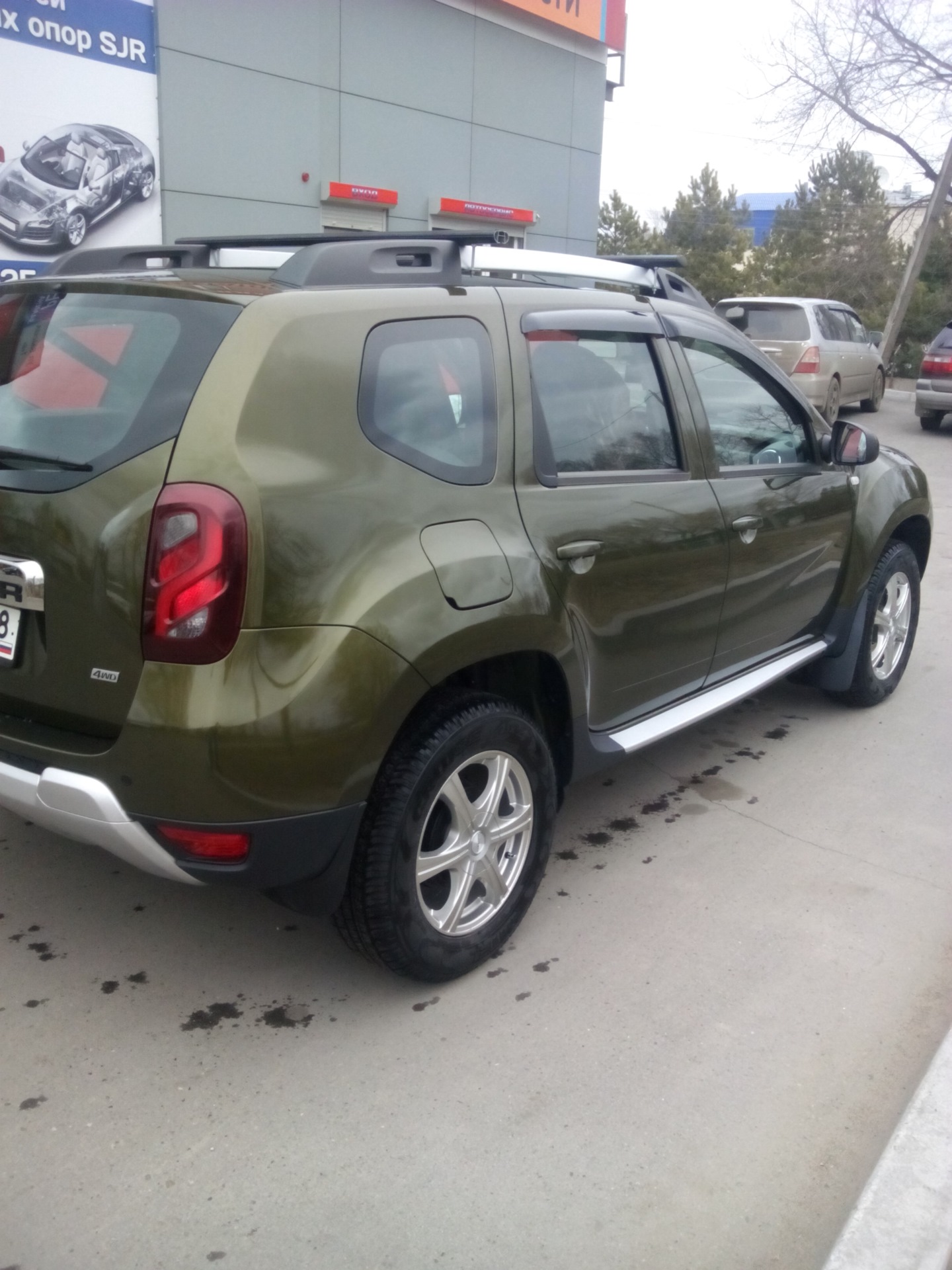 Renault Duster хаки