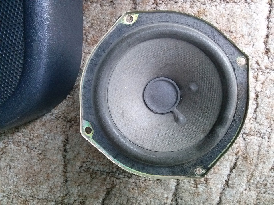 Сгорел заводской динамик — Toyota Sprinter Carib (111), 1,6 л, 1998 ...