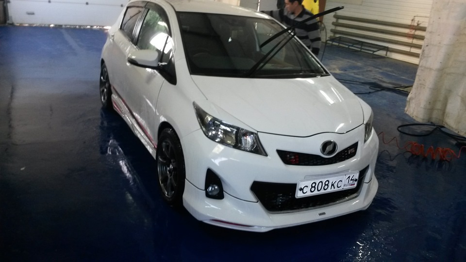 Vitz RS 2015