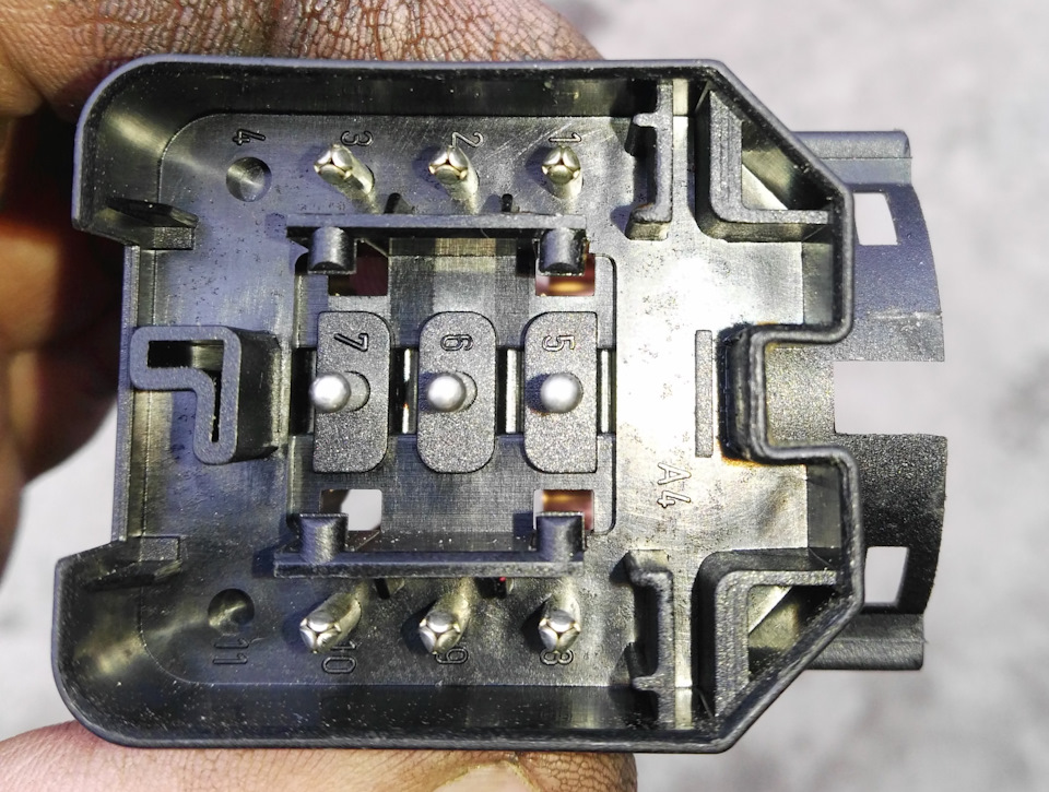 Самопроизвольно опускается поднимается руль, горит лампочка Air Bag ...