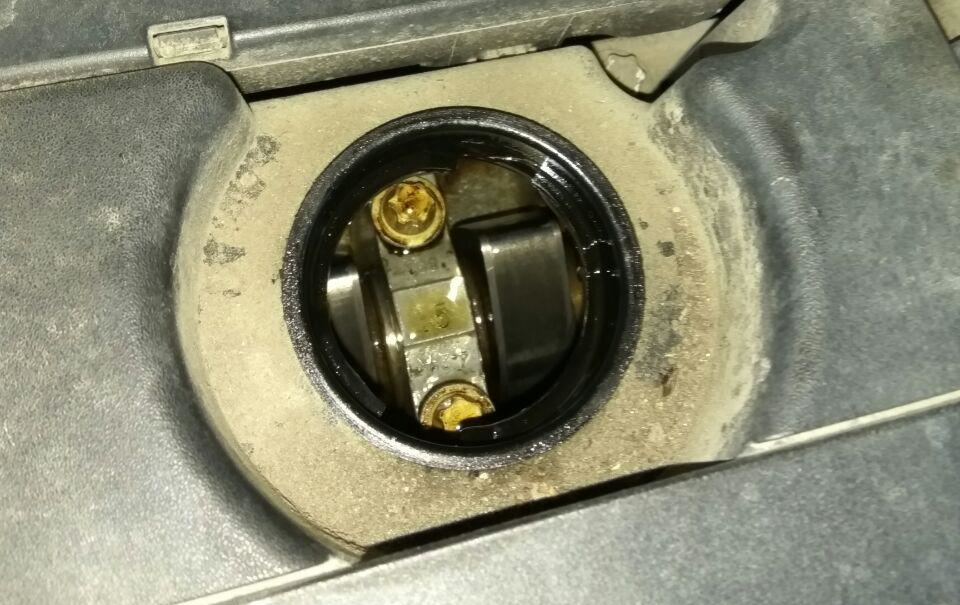 Имхо, желтый налет на распредвале просто растворился — Chevrolet Orlando (1G)