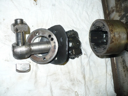 граната и карданчик разобранные, карданчик самое слабое место в трансмиссии — Минитрактор ЗК