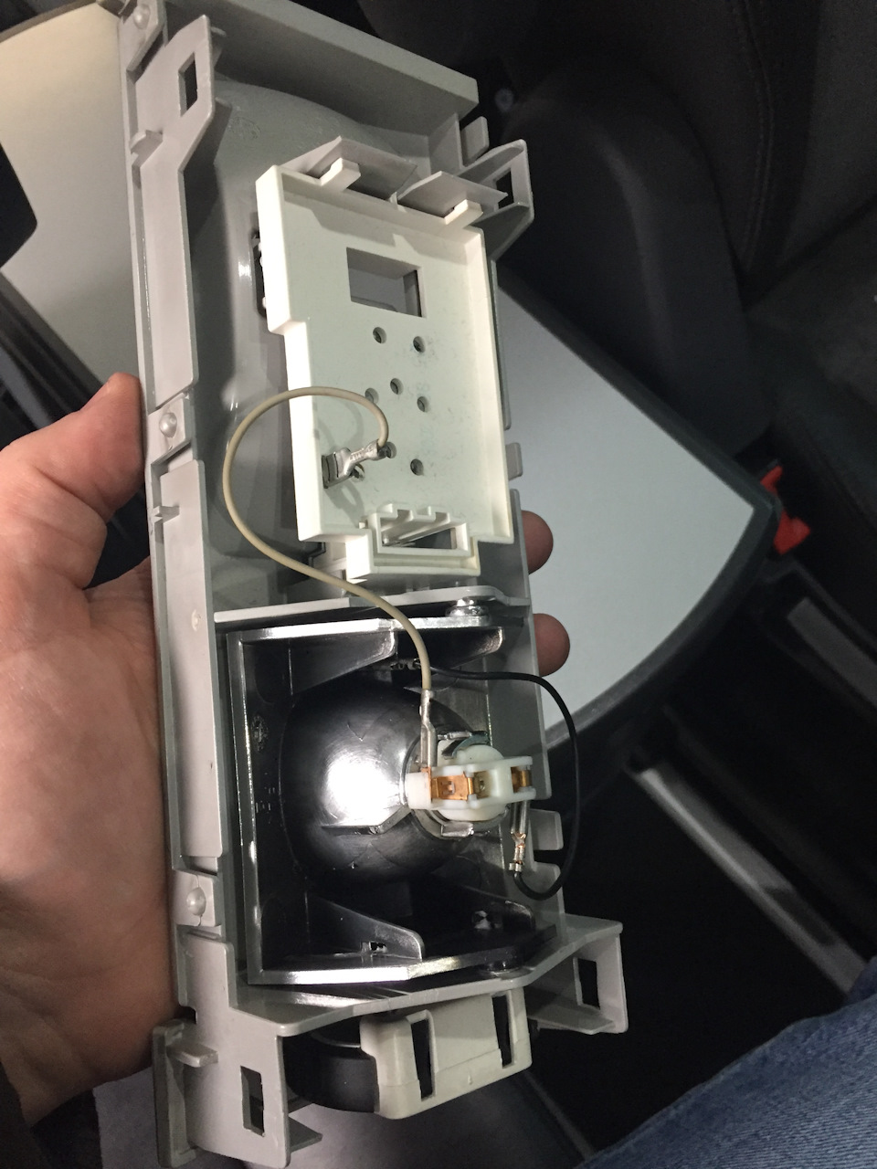 Салонный плафон — Volkswagen Multivan (T5)