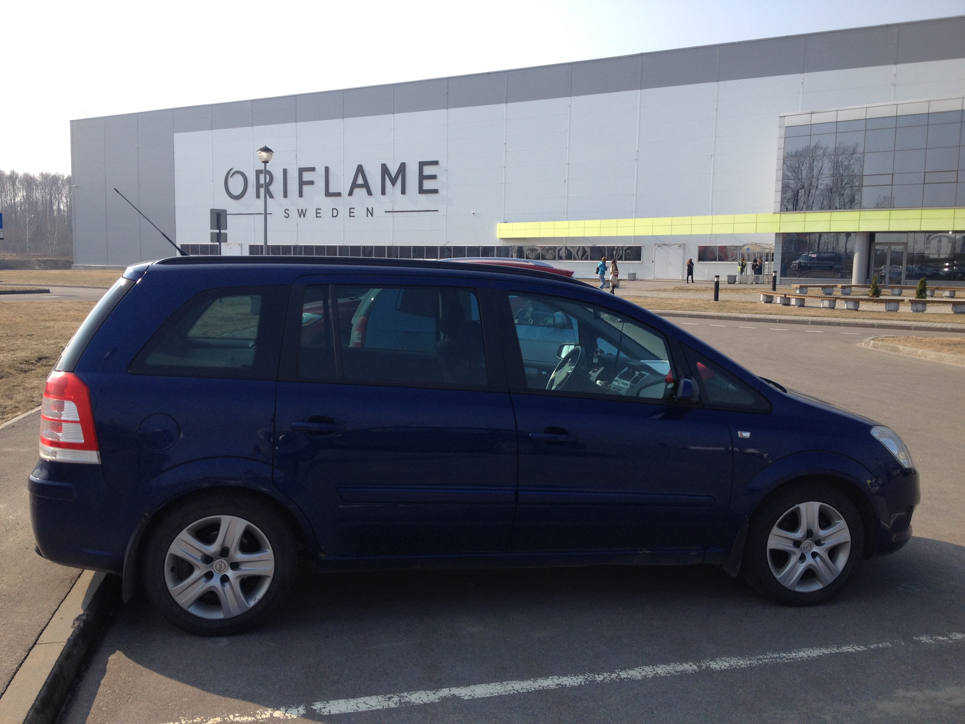 Экскурсия на завод ORIFLAME — Opel Zafira B, 1,8 л, 2009 года | путешествие  | DRIVE2