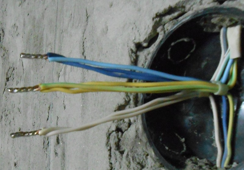 Соединение электропроводов в распредкоробках. — DRIVE2