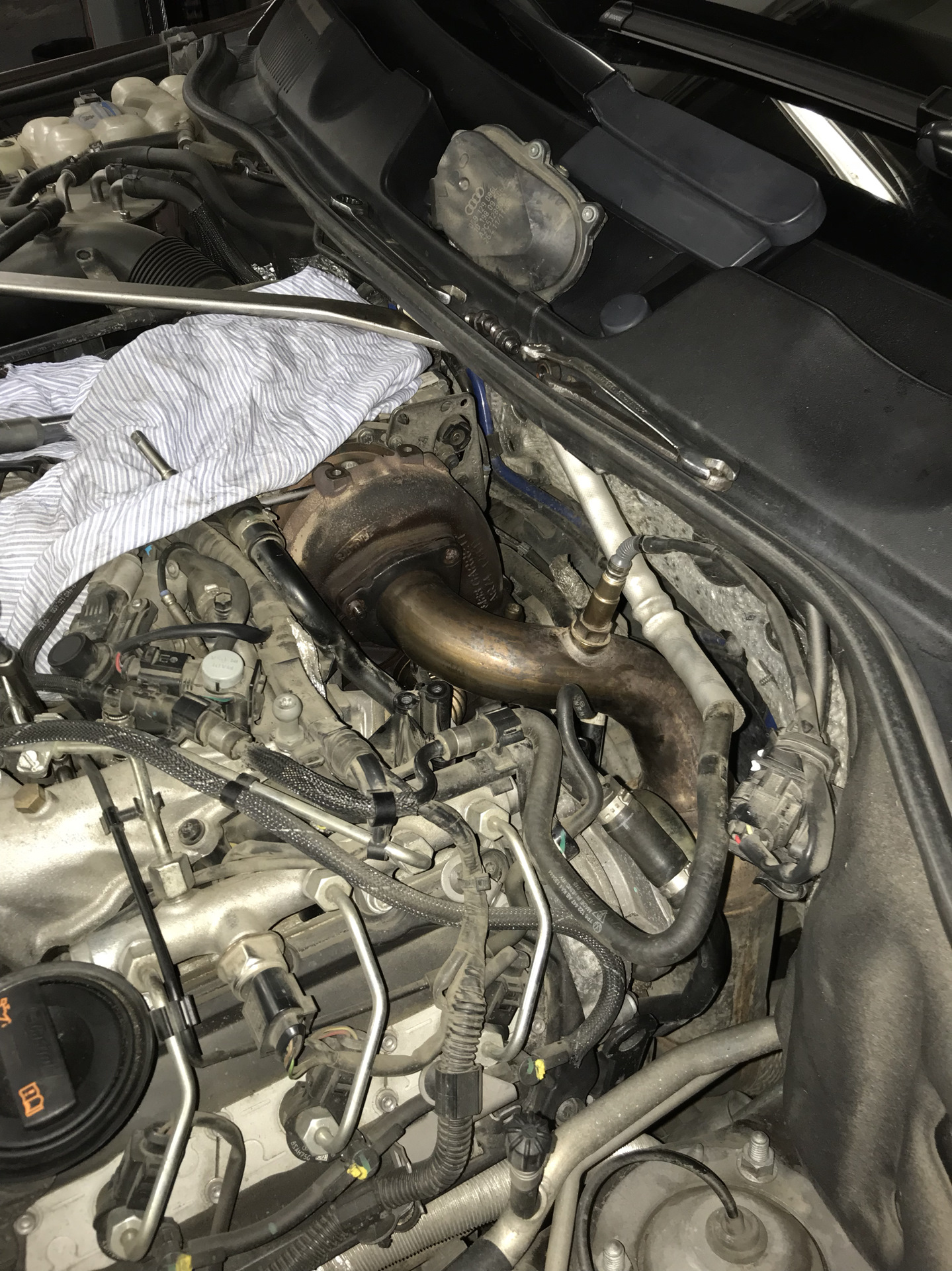 Vw touareg клапан egr. Удаление егр туарег 3. Прокладка егр туарег 2. 0 дизель егр. Заслонка вихревых потоков ауди q7 3.