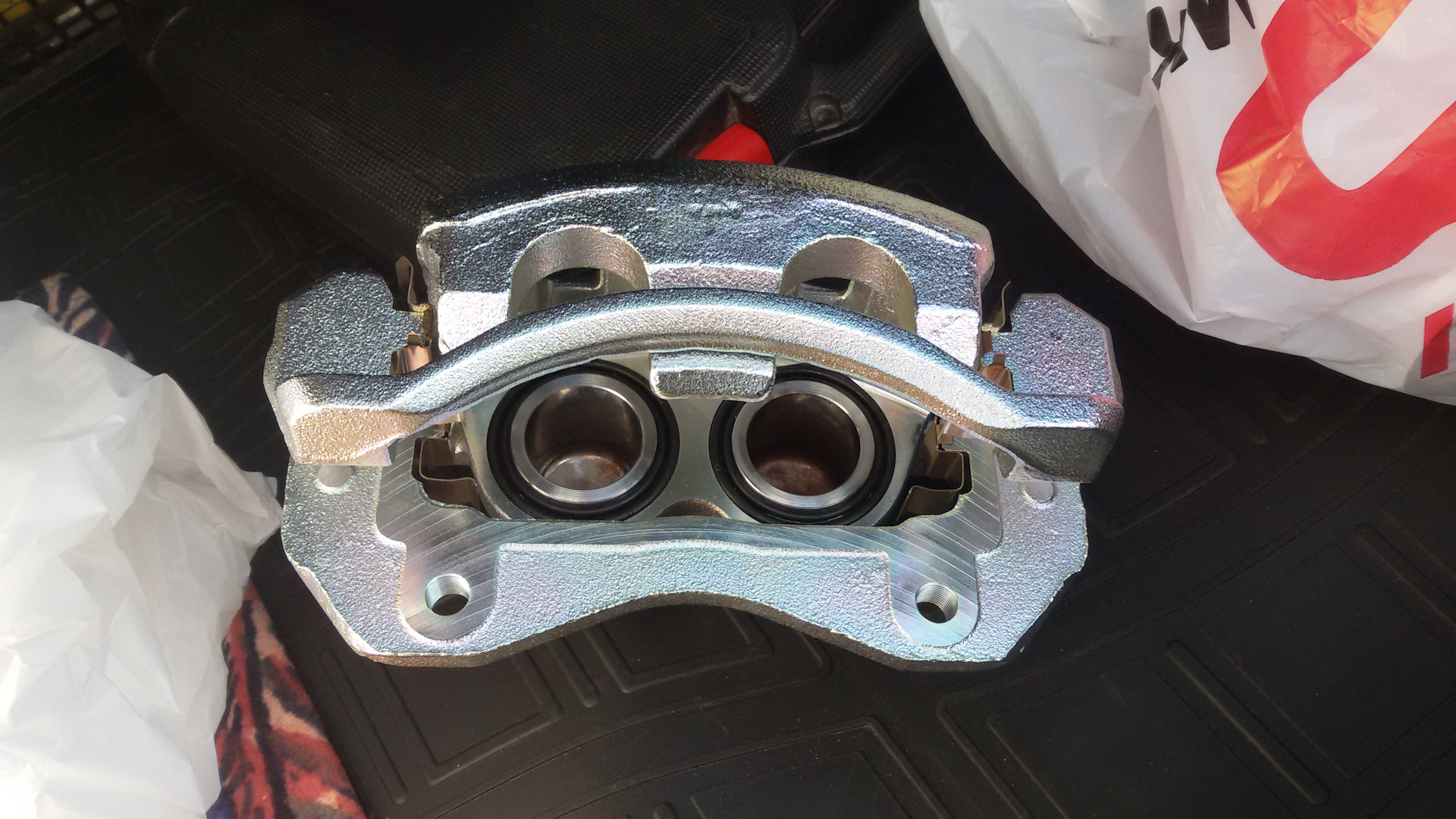 Суппорт передний 2112 brembo. Суппорта brembo saab 9000. Скобы для суппорта тормозов ваз 2112. Задний суппорт кашкай 2. Суппорт 2112.