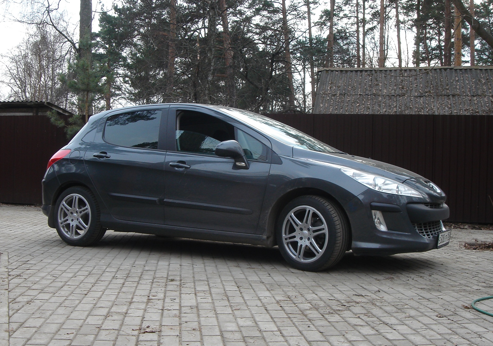 Диски 308. Peugeot 308 r17. Диски Пежо 308 r18. Peugeot 308 225 50 r17. Peugeot 308 графит.