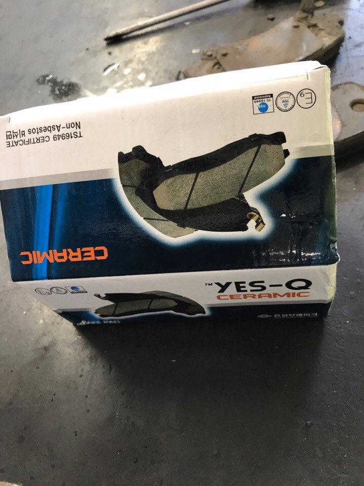 Замена передних тормозных колодок. Yes-Q Ceramic — Hyundai Solaris (1G ...