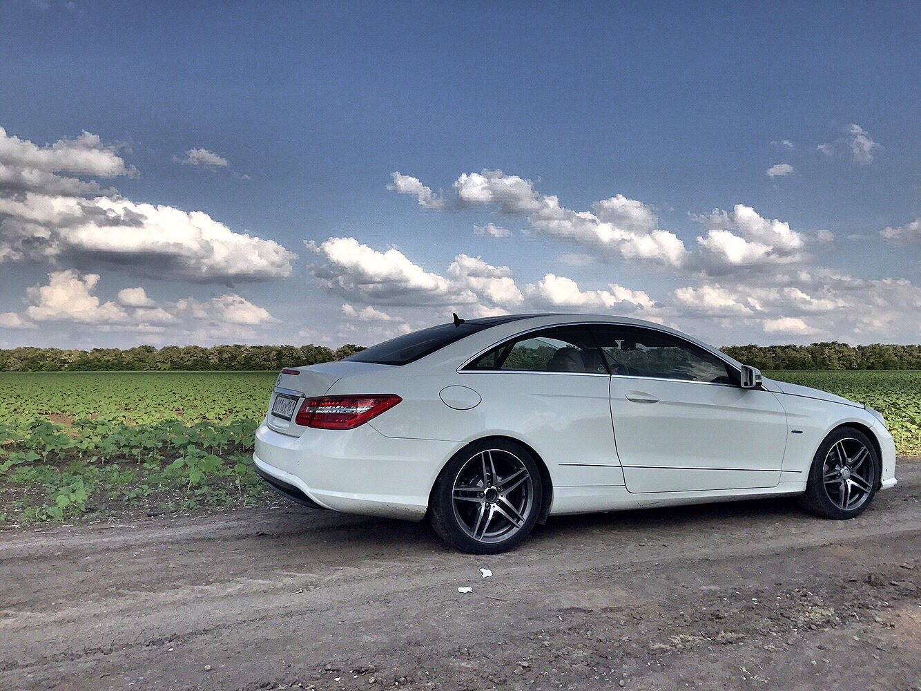 Mercedes e200 Coupe вертикально