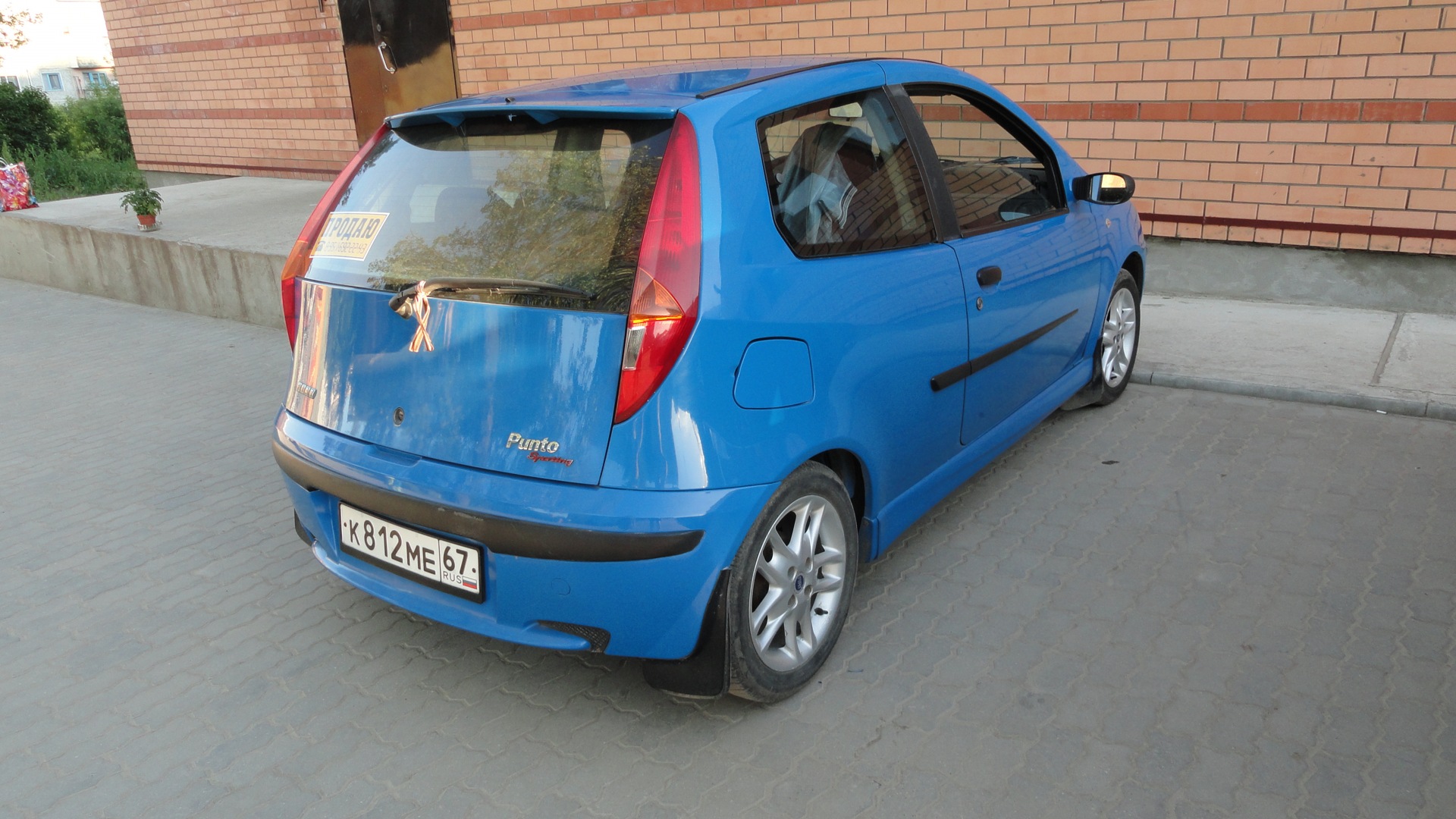 Fiat punto 1 и девушка