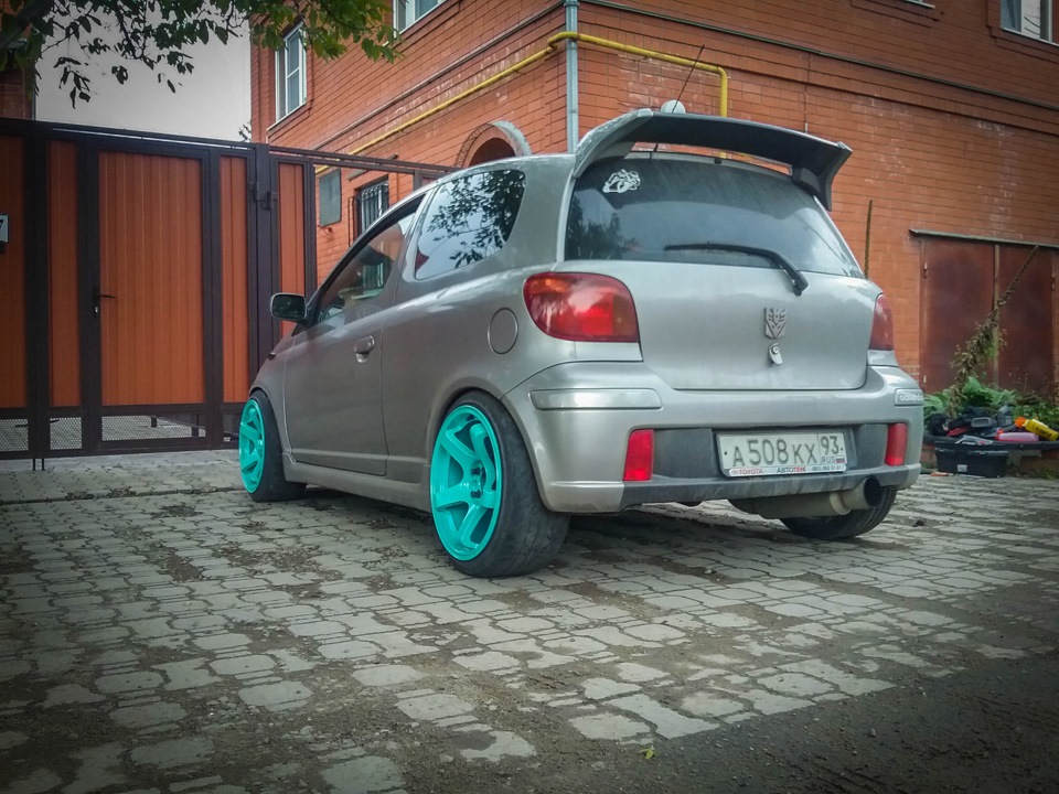 toyota vitz 2001 stance