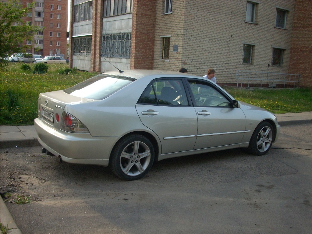 Лексус is 200 2009