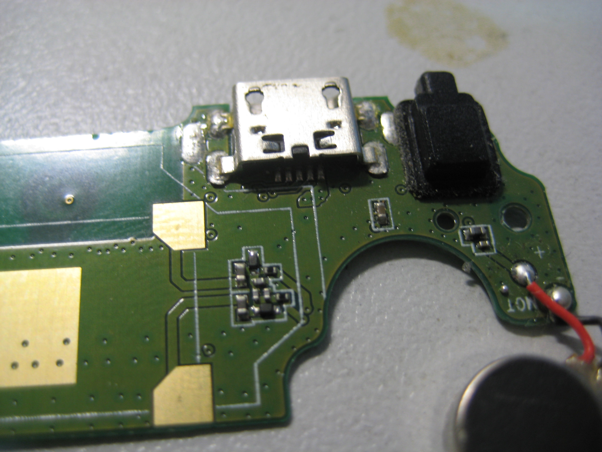 Оторвался разъем. Коннектора для акб nokia 6303ismd tester. Оторван разъем. Acs550 оторван разъем. Нокиа 6303 порвался провод на дисплее.