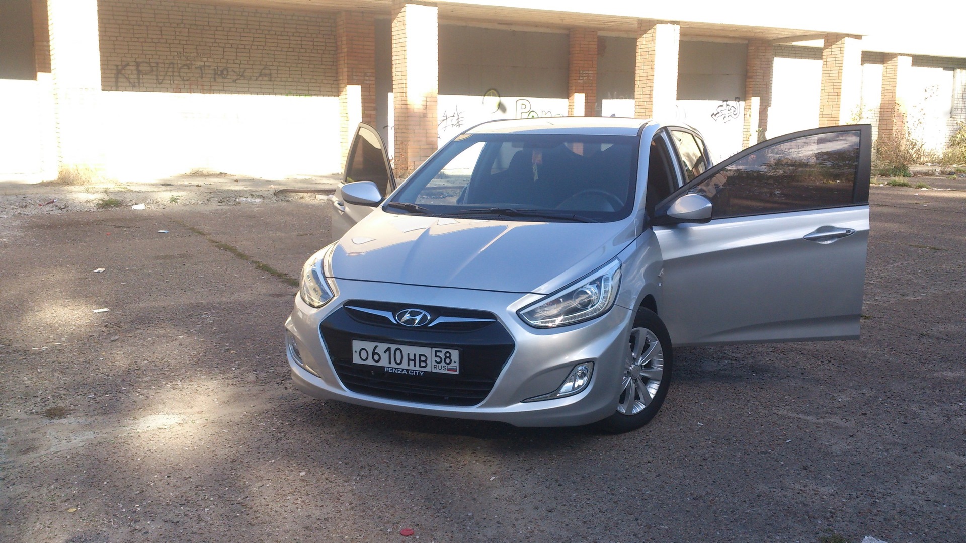 Hyundai Solaris Hatchback 1.6 бензиновый 2013 | Dr. Marcus☆ на DRIVE2