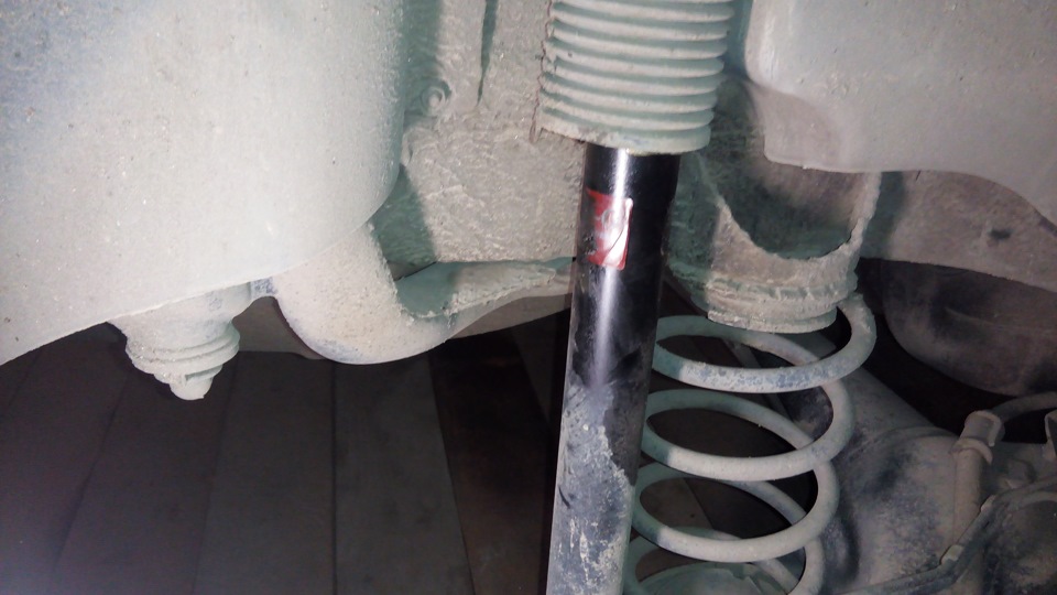 Замена заднего амортизатора — Opel Corsa D, 1,3 л, 2008 года | своими ...