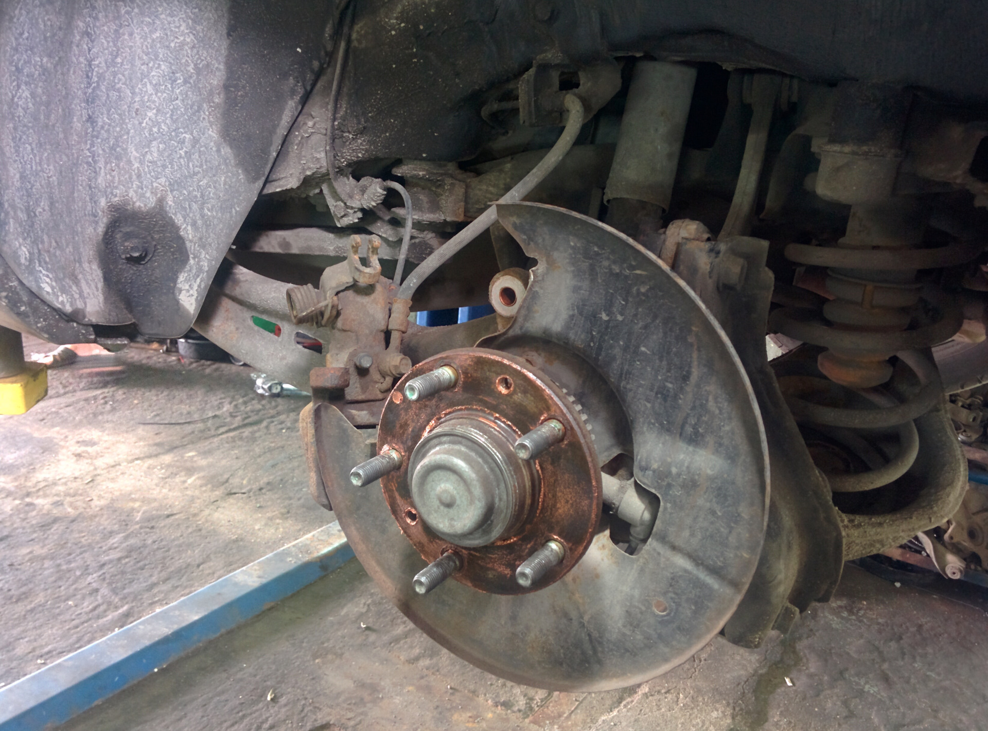 Brake disc - removal and installation (Lada Granta 1, 2011-2023, VAZ-2190) - "Ch