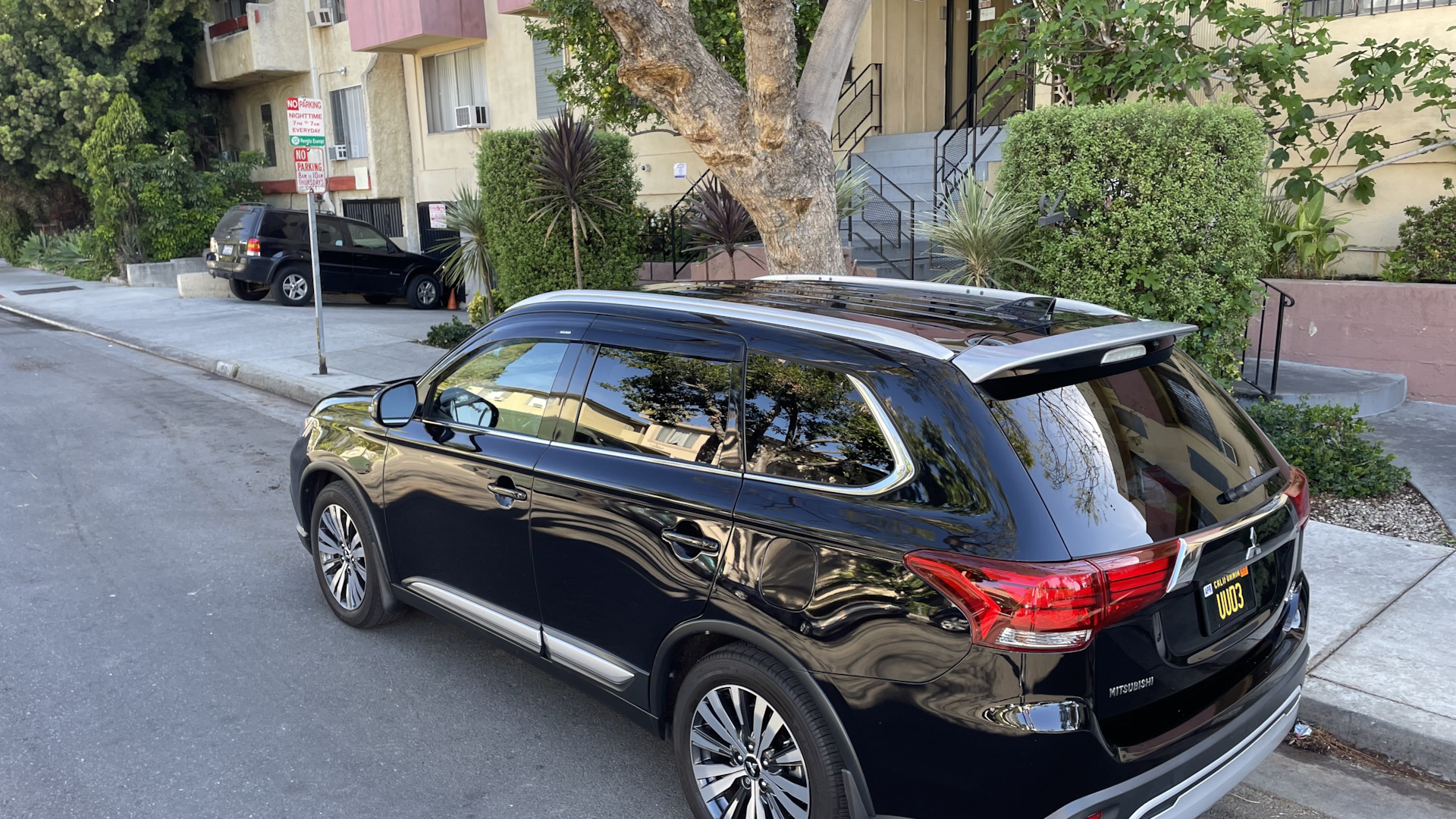 Mitsubishi Outlander (3G) 2.4 бензиновый 2019 | Чёрный SEL Touring на DRIVE2