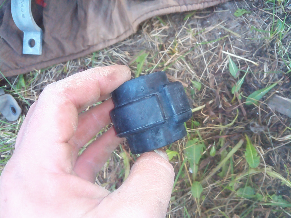 замена втулок поперчного стабилизатор передней подвески. — Audi A8 (4E ...