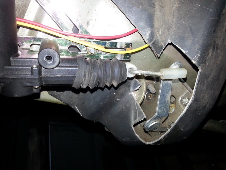 Давно сделано. Открытие багажника с кнопочки и газовые упоры — Lada ...