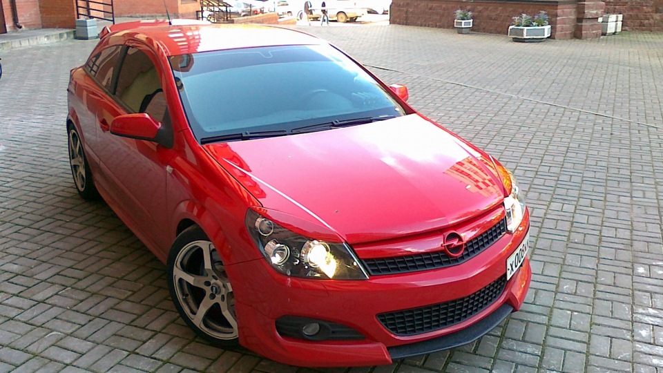 Opel Astra h 2008 красная