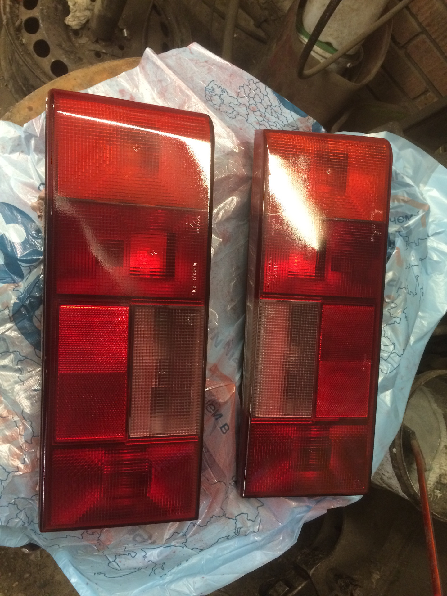 фонари задние 2106 red. красные задние фонари ваз 2106. задних фонарей красные. фонарь "стоп-сигнал" мото. задний фонарь джили мк 2.