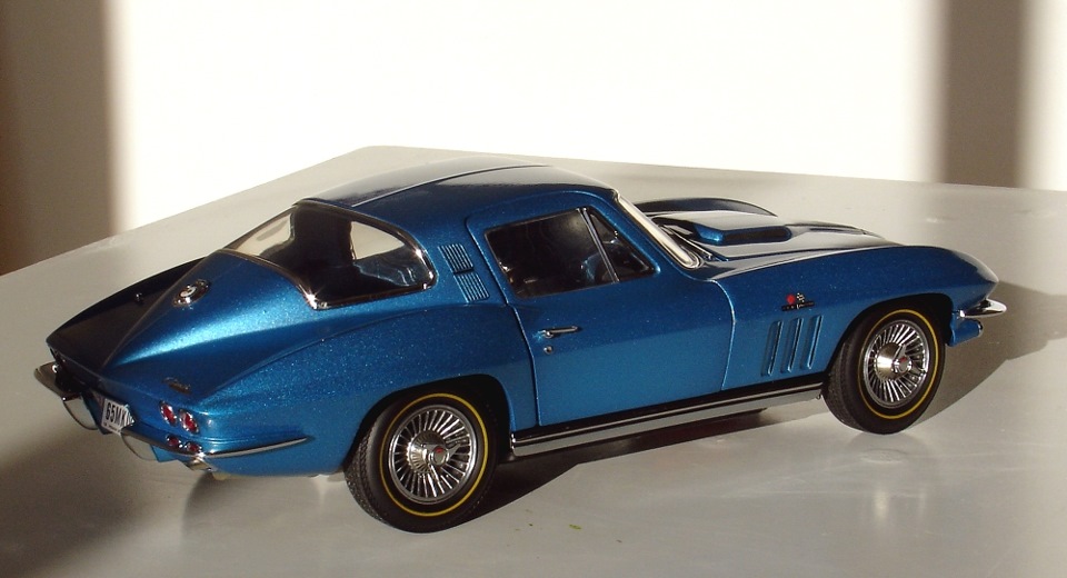 gmp CORVETTE Fastback 1965 1/18サイズ 【公式通販】