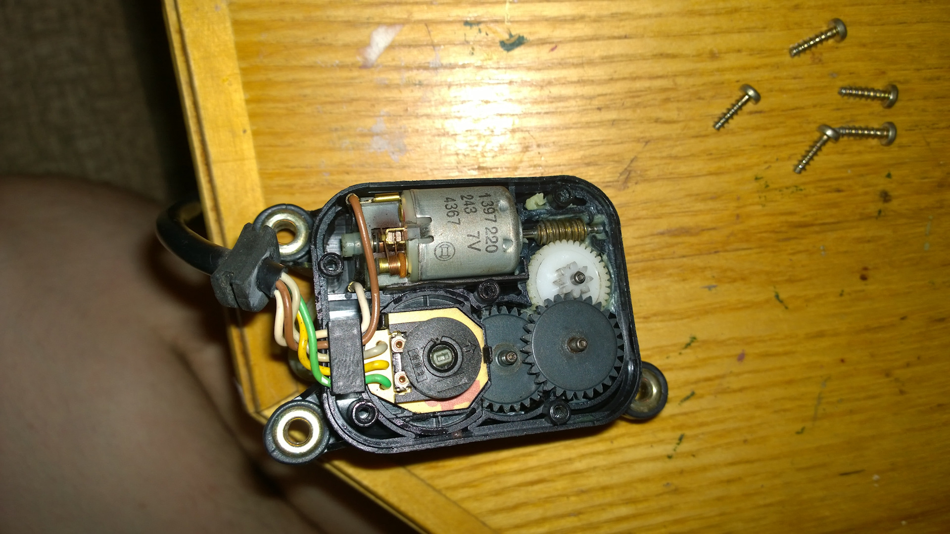 01274 электродвигатель заслонки воздухозаборника-v71 гольф 4. Сервопривод 1207120085. Дорожка сервопривода прадо 120. Сервопривод печки mazda mpv. Сервопривод печки приора.