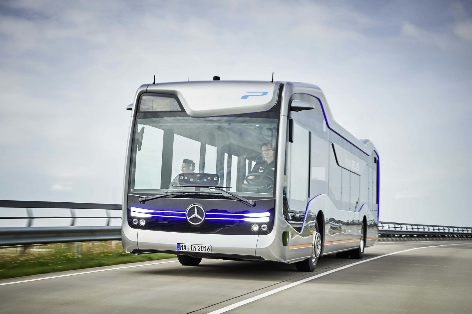 mercedes benz future bus